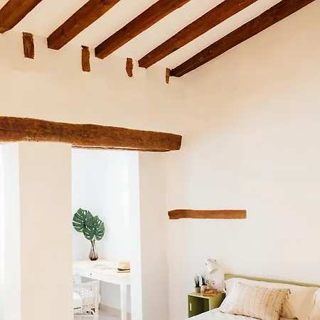 Ottoh Charm בית הארחה 4*